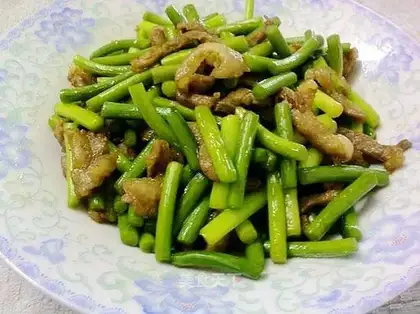 Fried shredded pork with garlic