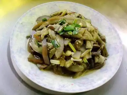 Low-oil version of fish-flavored eggplant