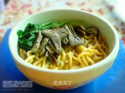 Pig liver and carrot noodles