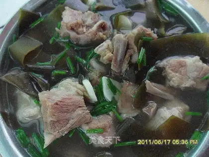 Kelp pork ribs soup