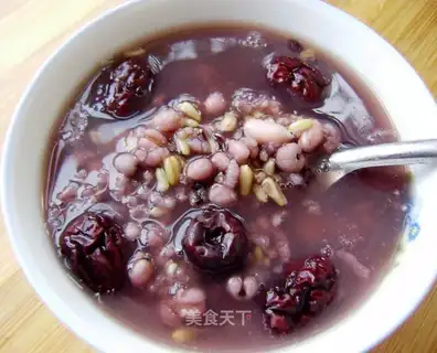 Red dates, coix, barley porridge