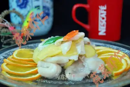 Fried fish slices with mango
