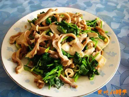 Fried shredded belly with coriander