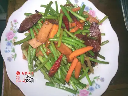 stir-fried garlic sprouts with sausage