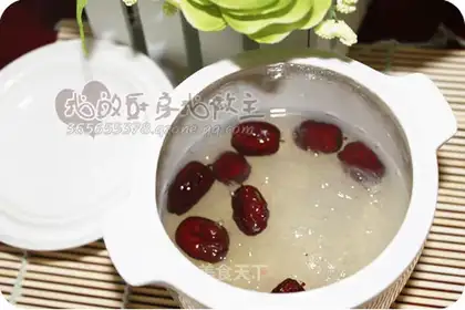 Red dates, rock sugar, bird's nest