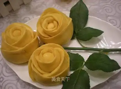 Pumpkin rose steamed buns