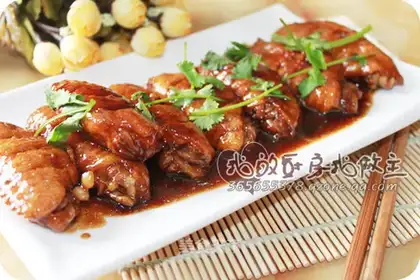 Braised chicken wings