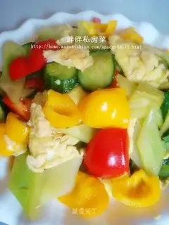 Scrambled eggs with lettuce