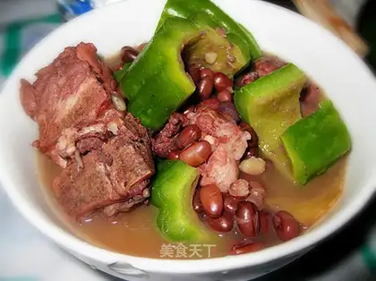 Balsam pear and red bean ribs soup
