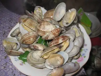 Fried clams with spicy peppers