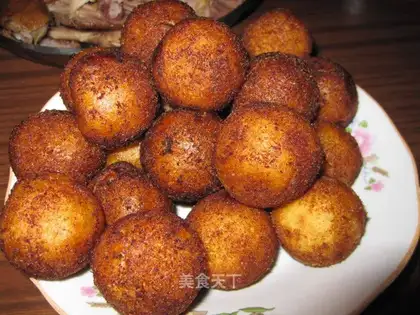 Fried taro and sweet potato balls