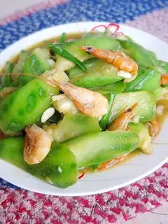 stir-fried shrimp with loofah
