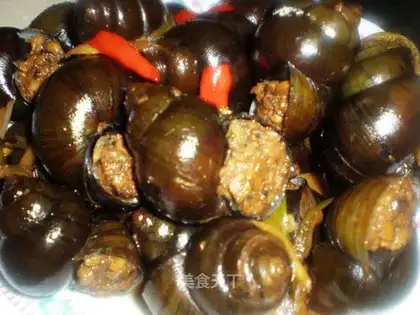 Field snail stuffed with meat