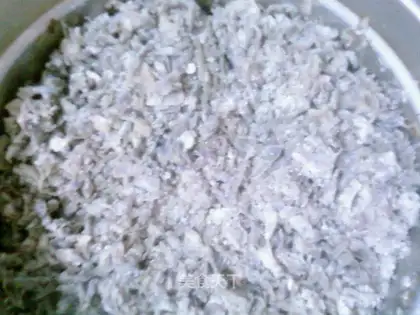 Steamed vegetables with wisteria flowers