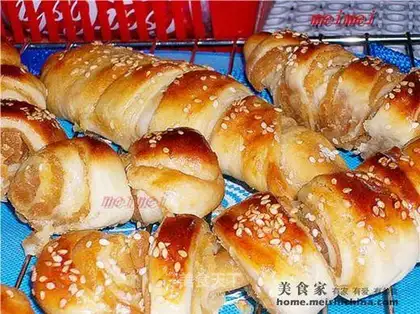 bean paste roll bread