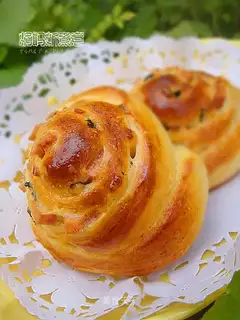 Seaweed ham and cheese bread