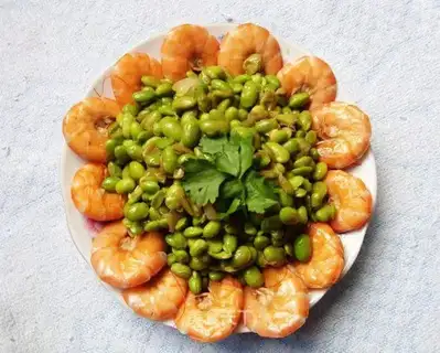 Fresh shrimp and bean rice