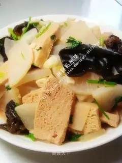 Braised tofu with fungus