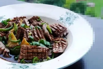 Fried kidney flower with green pepper
