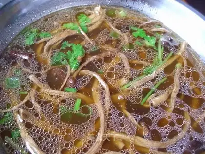 Tea tree mushroom soup