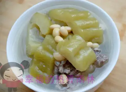 Soybean and bitter gourd pork bone soup