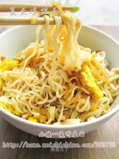 Cold noodles with shredded watermelon