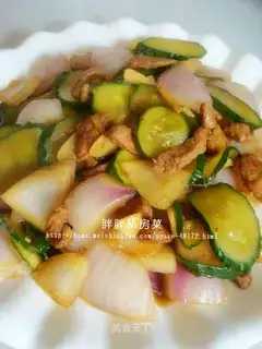 Stir fried pork slices with cucumber