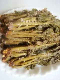 Traditional method to pickle Chinese toon sprouts