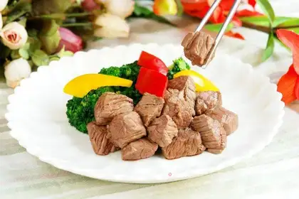 Qin Bao Black Pepper Beef Tenderloin