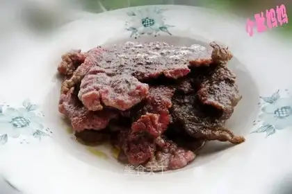 Pan-fried beef with black pepper