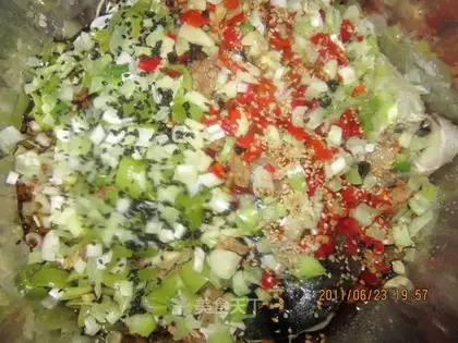 Two-color fish head with chopped pepper