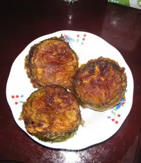 Stuffed peppers and fried tomato boxes