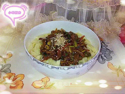 Shredded pork noodles with onion flavor