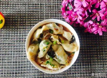 Sour soup dumplings