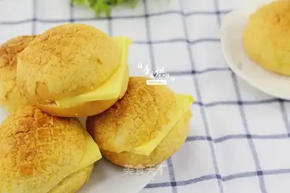 Ice-fire pineapple bun