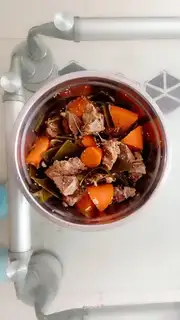 Carrot with bone soup