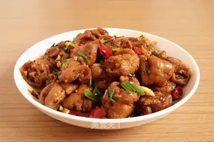 Dry pot spicy fatty sausage