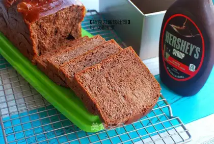 Chocolate sauce soft toast
