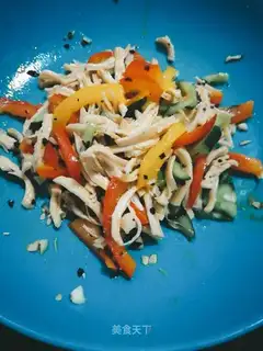 Spicy hands tore chickens