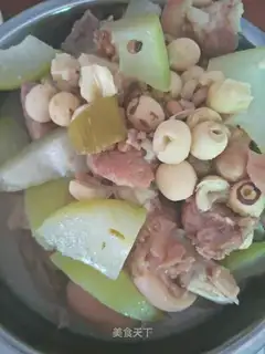 Clear the pig hoof soup