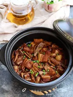 The mushrooms dry the stew