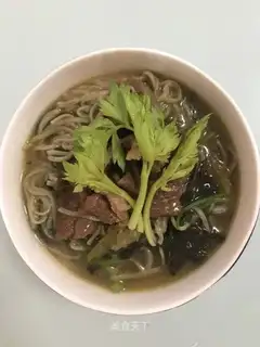 Sour and lamb green bean noodles