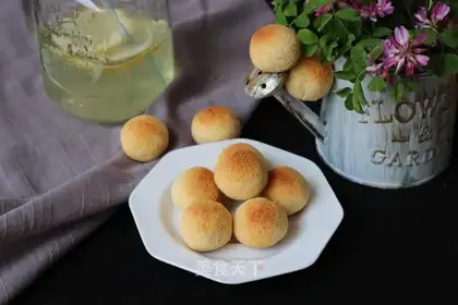 Gold coconut ball