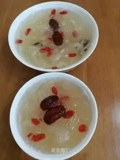 Silver-eared date soup