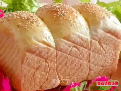 Sesame sauce and cream toast