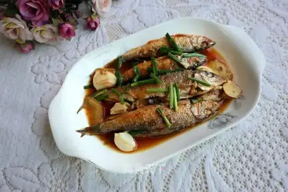 Red-burned bouquet fish