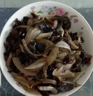 Wood and onions