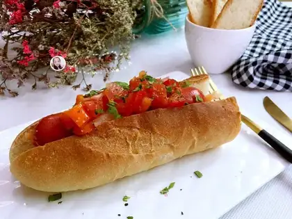 Salsa hot dog sandwich