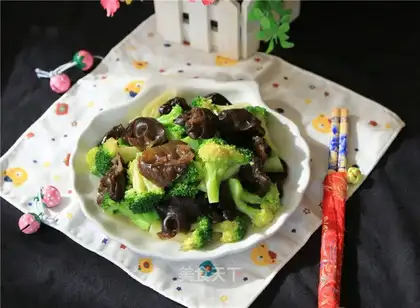 The broccoli's in black