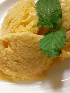 Yogurt mango ice cream